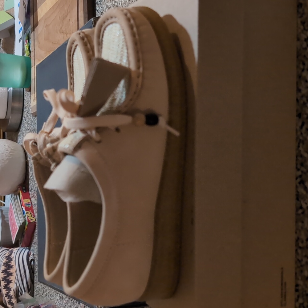 Clarks Wallabee Beige Loafers with Bow Detail - Picture 3 of 5